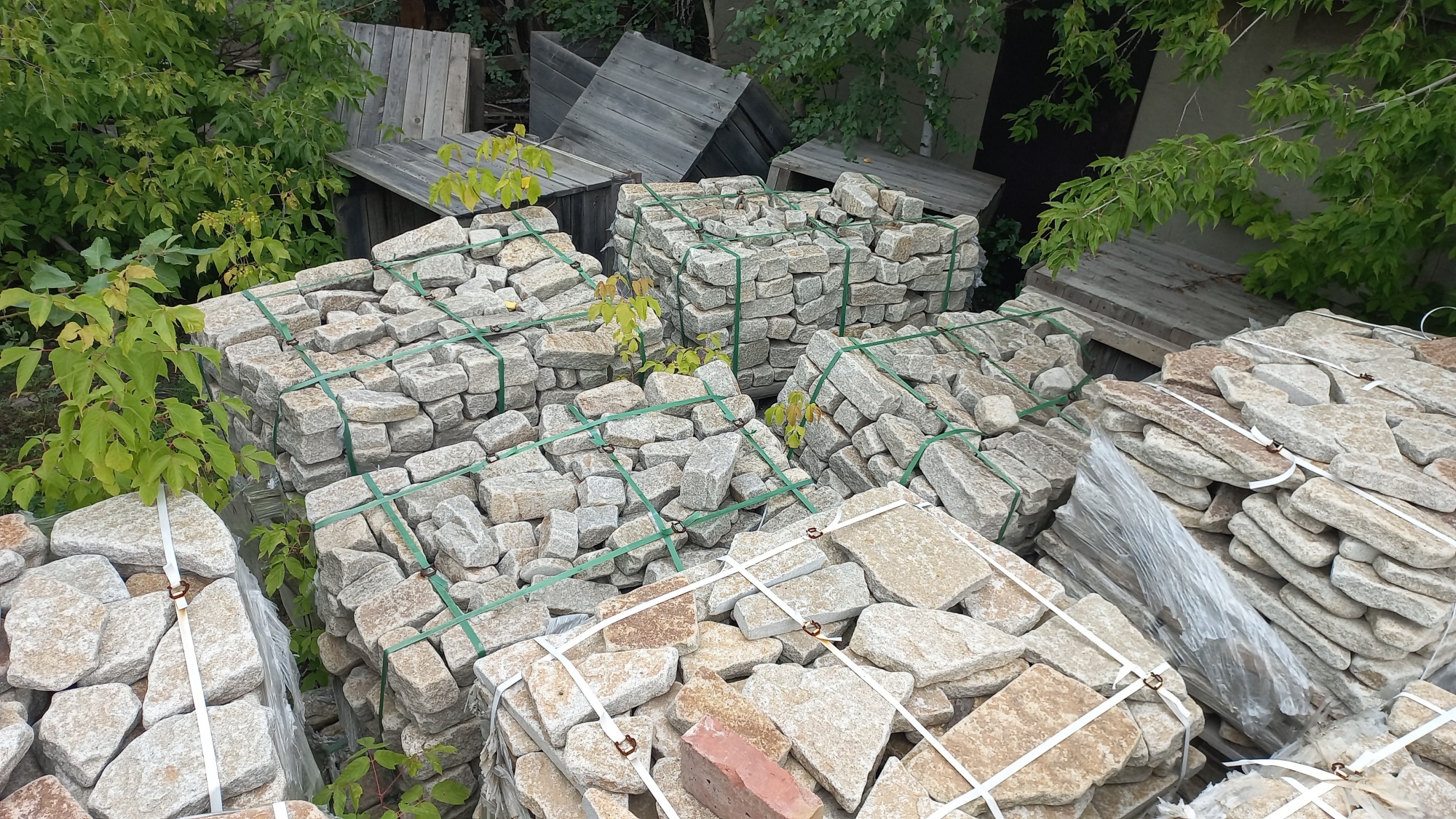 Плитняк галтованный гранитный для ландшафтного дизайна купить в Раменском