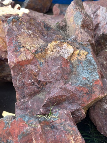 Камни для ландшафтного дизайна красно-фиолетовые 10-60 килограмм купить в Раменском