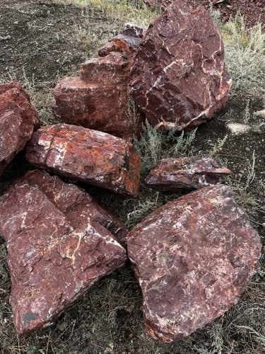 Ландшафтные глыбы красно-фиолетовые 200-1000 килограмм купить в Раменском