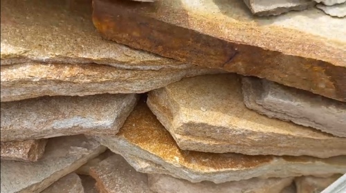 Плитняк златолит жёлтый золотистый для отмостки купить в Раменском