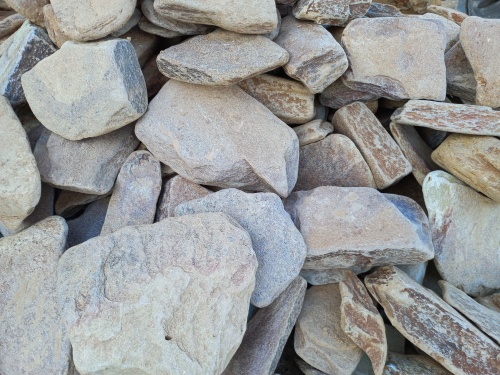 Златолит жёлтый, жёлто-зелёный глыбки и валуны для ланшафтного дизайна купить в Раменском