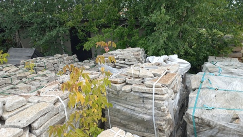 Плитняк галтованный гранитный для ландшафтного дизайна купить в Раменском