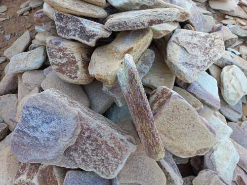 Златолит жёлтый, жёлто-зелёный глыбки и валуны для ланшафтного дизайна купить в Раменском