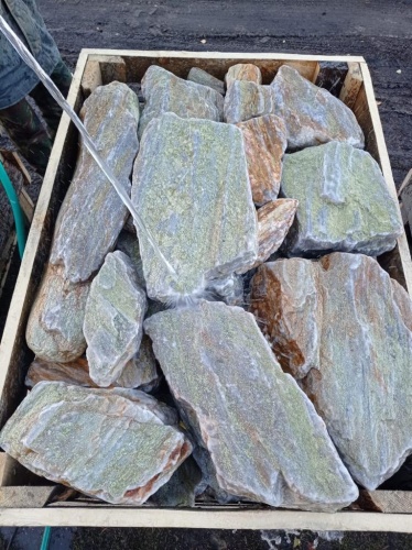 Златолит жёлтый, жёлто-зелёный глыбки и валуны для ланшафтного дизайна купить в Раменском