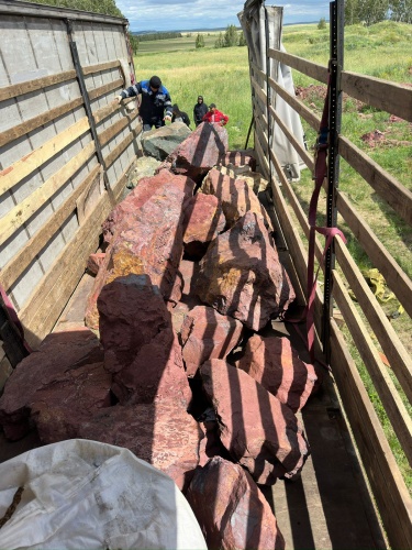 Ландшафтные глыбы красно-фиолетовые 200-1000 килограмм купить в Раменском