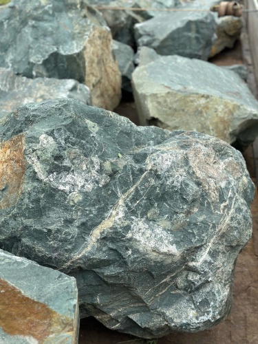 Камни для ландшафтного дизайна зелёные 10-60 килограмм купить в Раменском