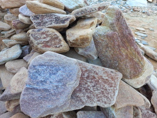 Златолит жёлтый, жёлто-зелёный глыбки и валуны для ланшафтного дизайна купить в Раменском