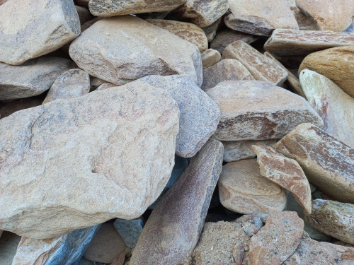 Златолит жёлтый, жёлто-зелёный глыбки и валуны для ланшафтного дизайна купить в Раменском