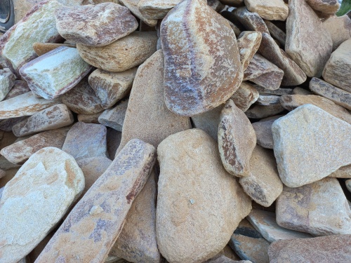 Златолит жёлтый, жёлто-зелёный глыбки и валуны для ланшафтного дизайна купить в Раменском