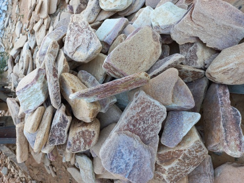 Златолит жёлтый, жёлто-зелёный глыбки и валуны для ланшафтного дизайна купить в Раменском