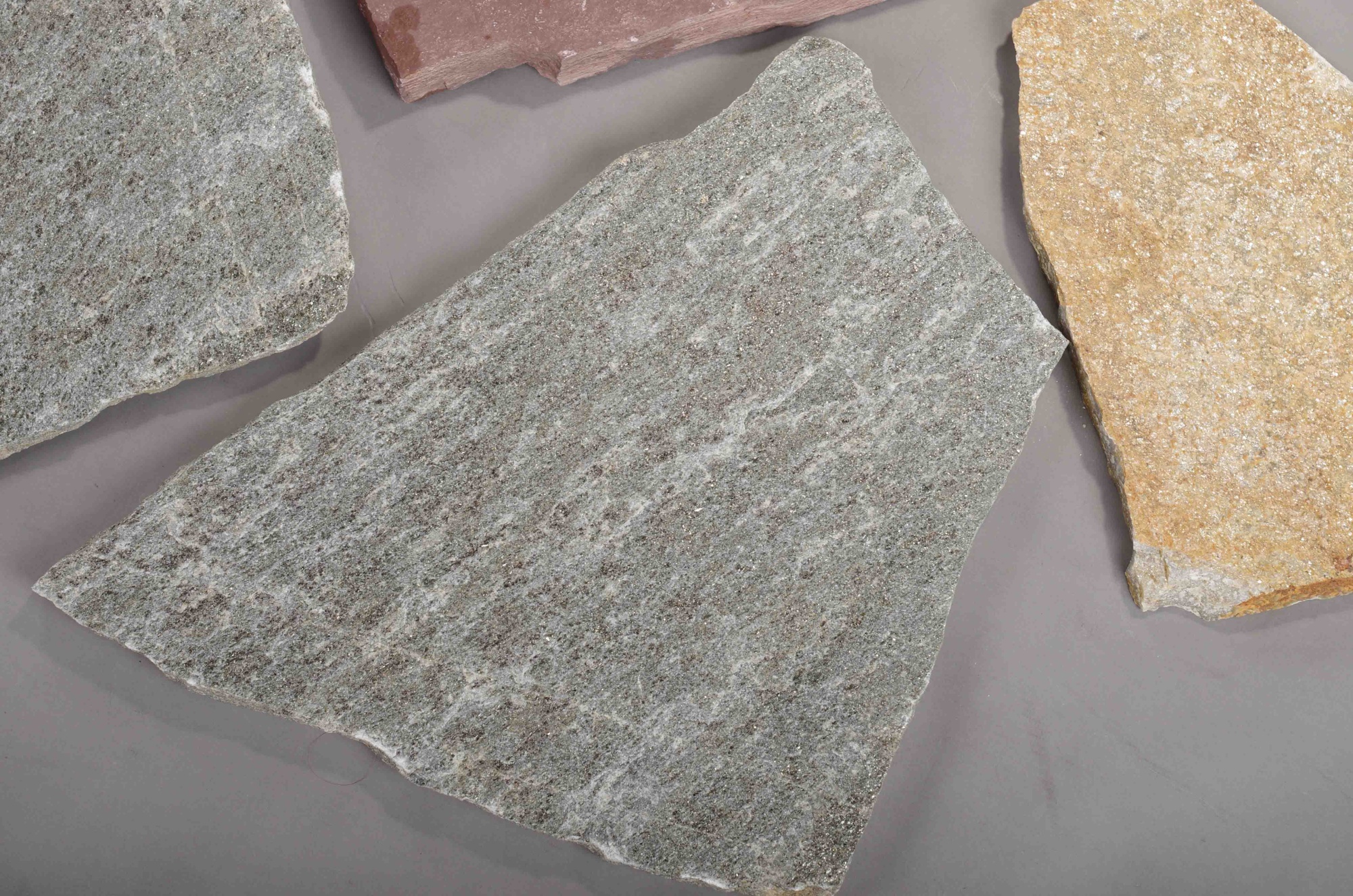 Плитняк златолит Уральский  для фасада купить в Раменском