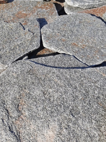 Златолит серебристый галтованный для лестниц купить в Раменском